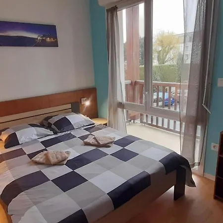 De L'isard Bleu, Dans De Tourisme 3 Etoiles * Lurdy