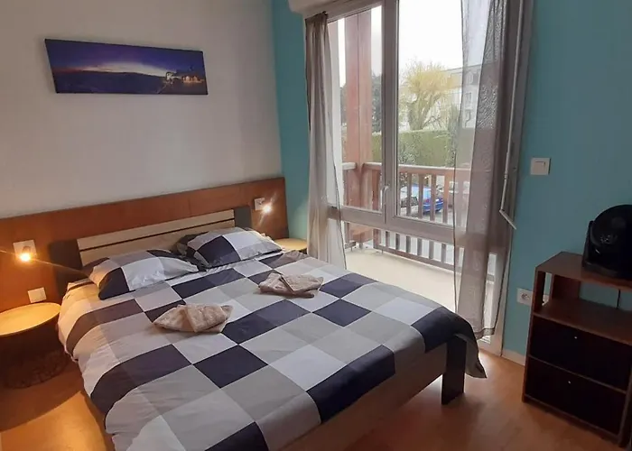 De L'isard Bleu, Dans De Tourisme 3 Etoiles * ルルド