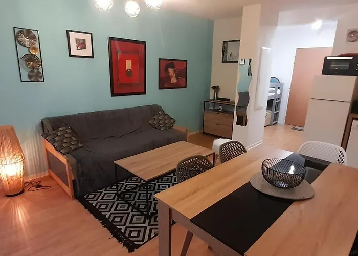 De L'isard Bleu, Dans De Tourisme 3 Etoiles