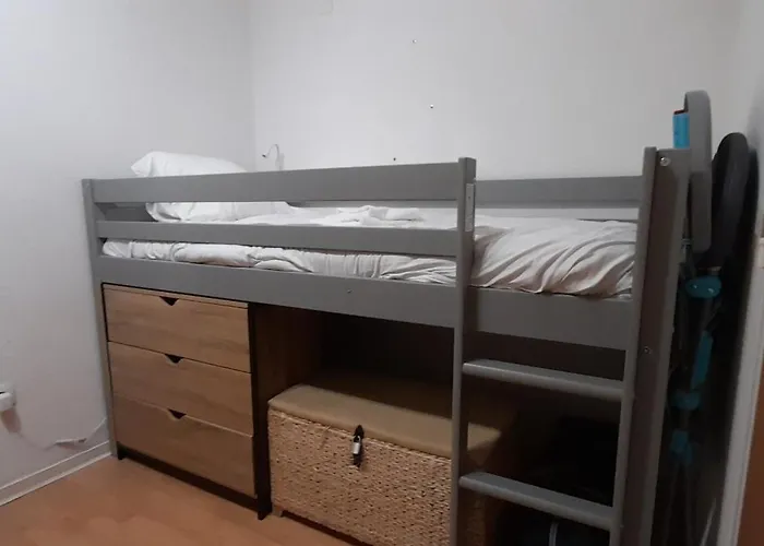 De L'isard Bleu, Dans De Tourisme 3 Etoiles