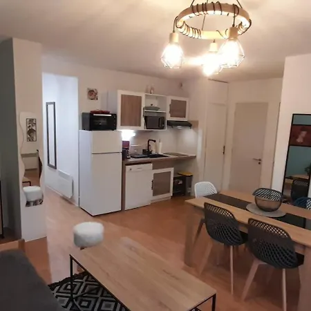 De L'isard Bleu, Dans De Tourisme 3 Etoiles *